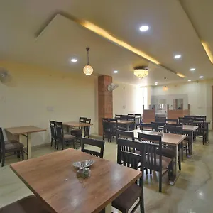 Hotel Oyo 70502 Mithila Palace &restaurant